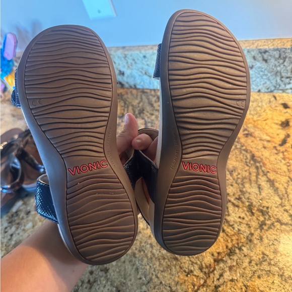 Vionic farra size 6 blue/silver sandal - Picture 4 of 4